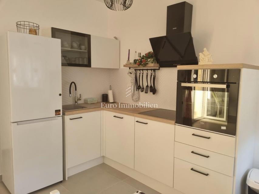 Senj, Appartamento vicino al mare con loggia e parcheggio