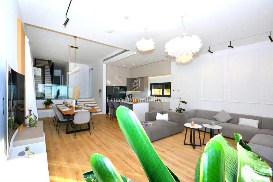 Villa di lusso con piscina e vista panoramica