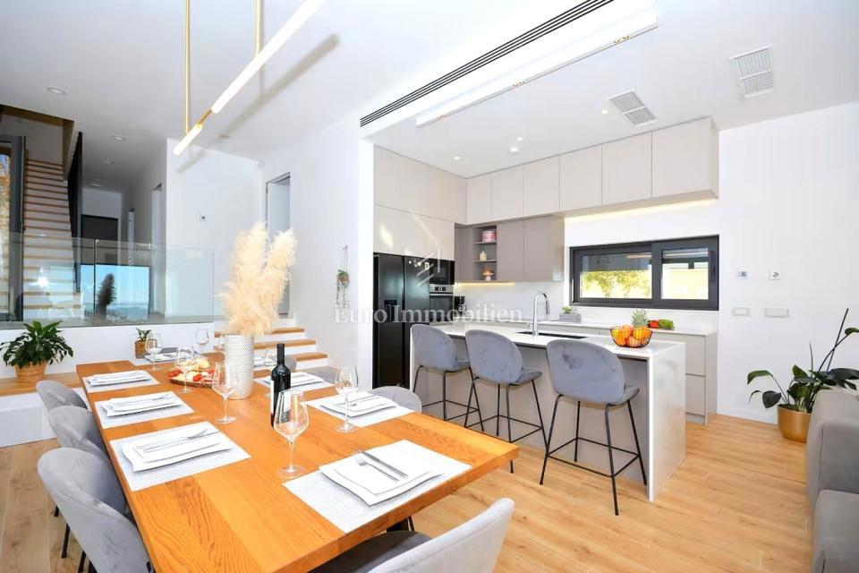 Villa di lusso con piscina e vista panoramica