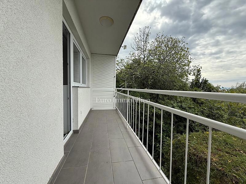 Due appartamenti in prima fila al mare a Baška Voda