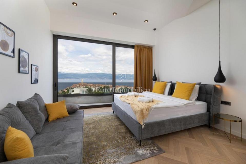 Krk – Villa Moderna di Lusso con Piscina e Vista Mare