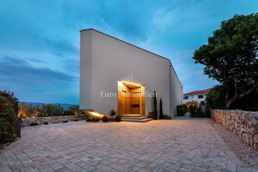 Krk – Villa Moderna di Lusso con Piscina e Vista Mare