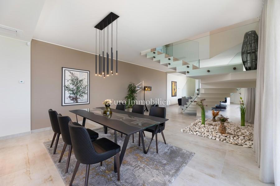 Krk – Villa Moderna di Lusso con Piscina e Vista Mare