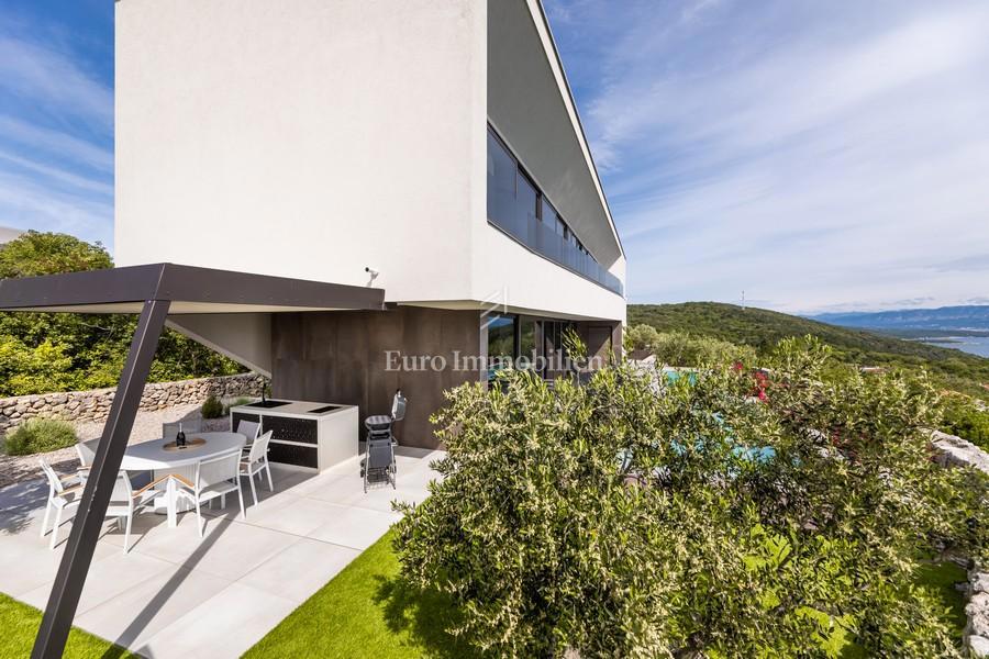 Krk – Villa Moderna di Lusso con Piscina e Vista Mare