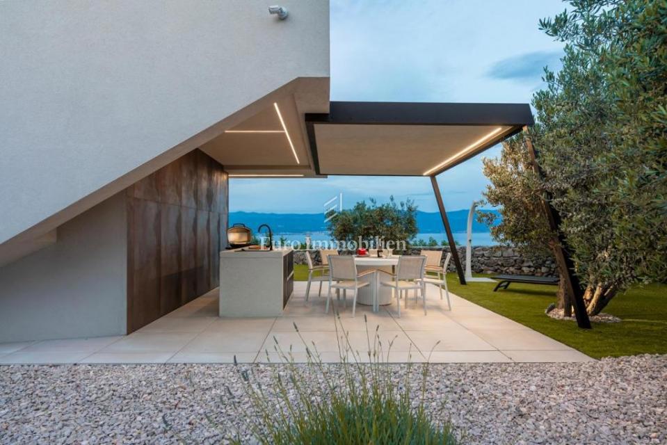 Krk – Villa Moderna di Lusso con Piscina e Vista Mare