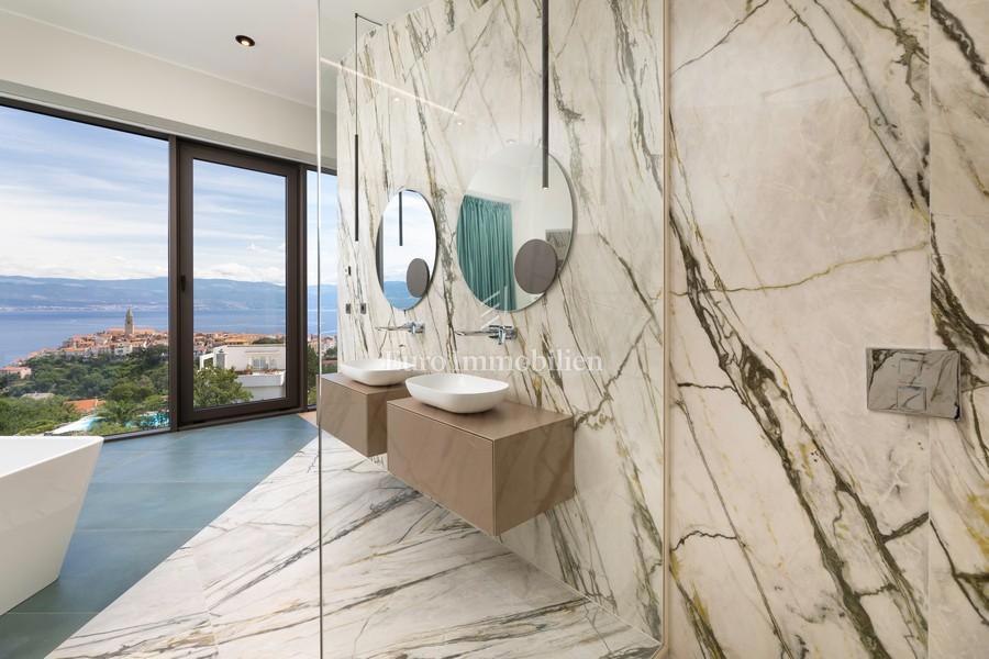 Krk – Villa Moderna di Lusso con Piscina e Vista Mare