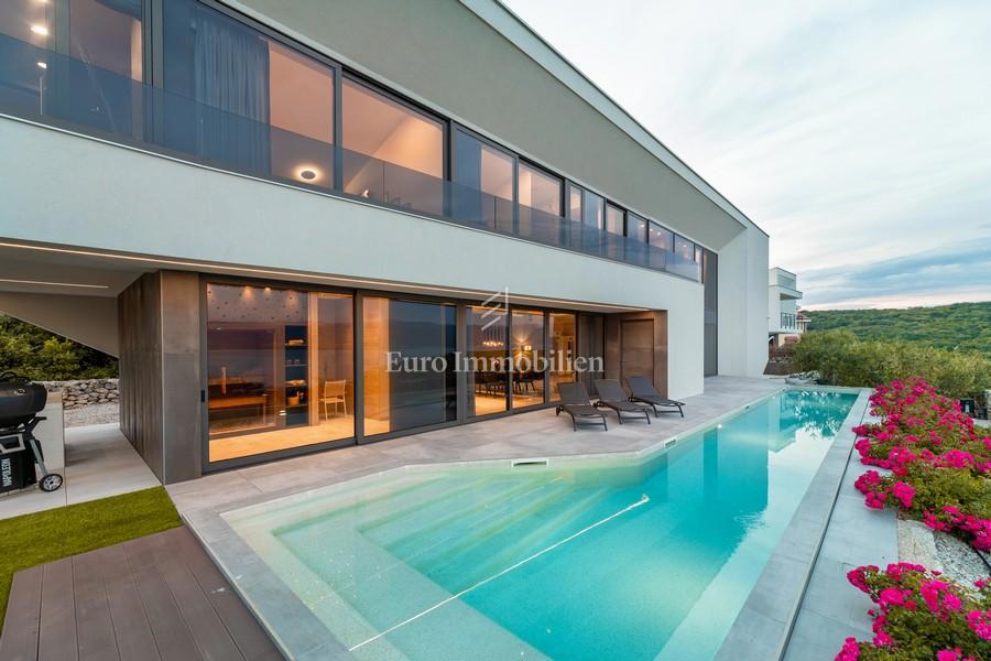 Krk – Villa Moderna di Lusso con Piscina e Vista Mare