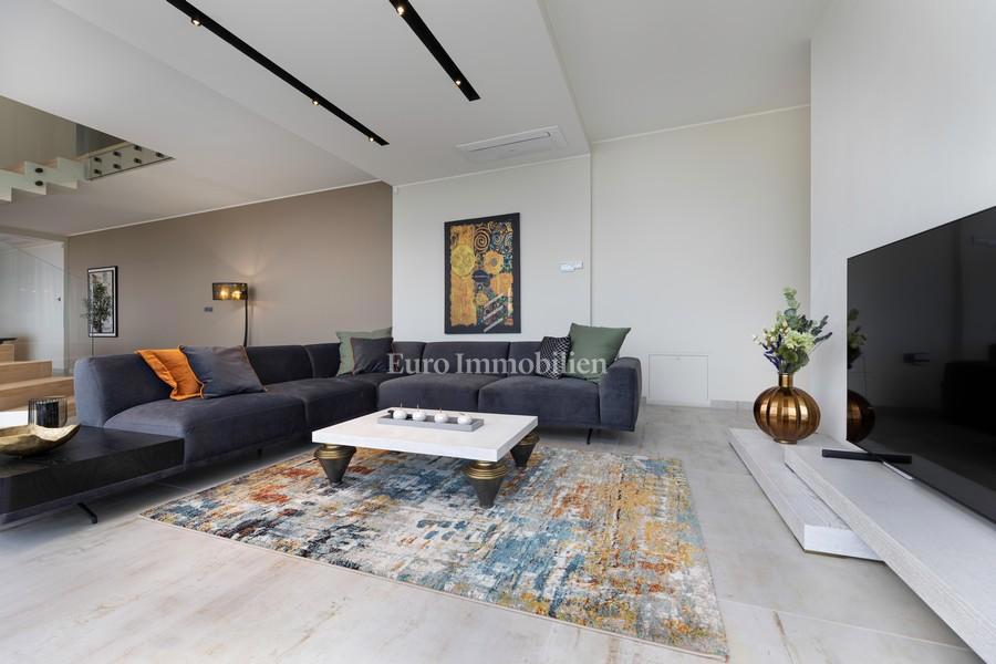 Krk – Villa Moderna di Lusso con Piscina e Vista Mare