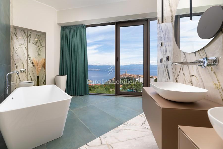 Krk – Villa Moderna di Lusso con Piscina e Vista Mare