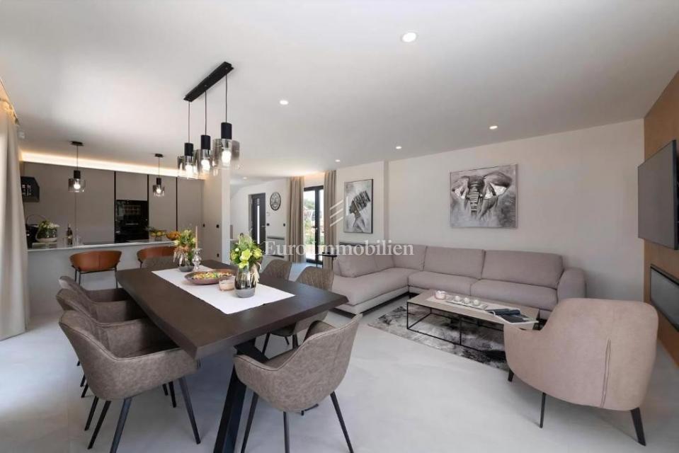 Zona di Parenzo – villa moderna con vista mare