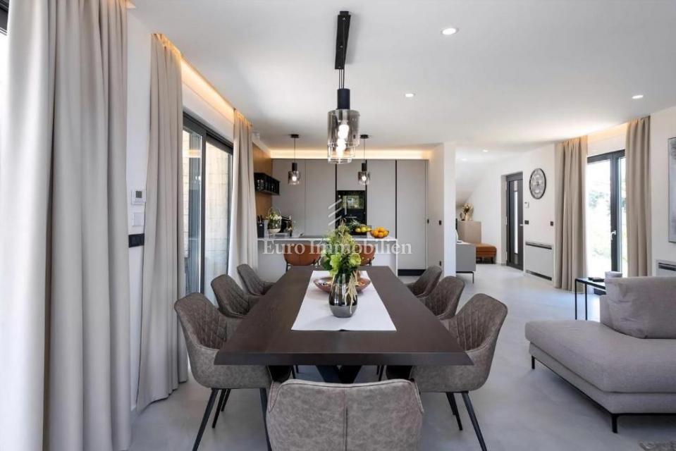 Zona di Parenzo – villa moderna con vista mare