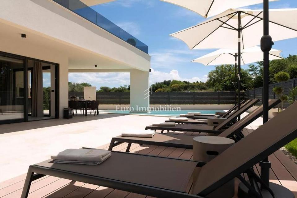 Zona di Parenzo – villa moderna con vista mare