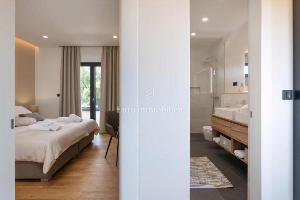 Zona di Parenzo – villa moderna con vista mare