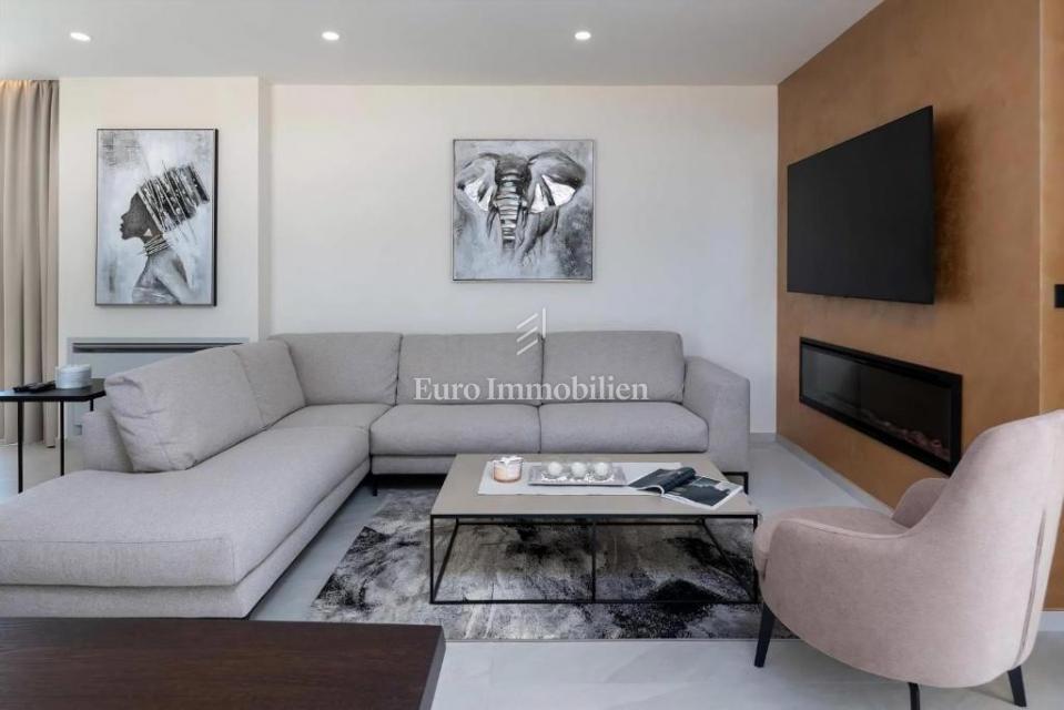 Zona di Parenzo – villa moderna con vista mare