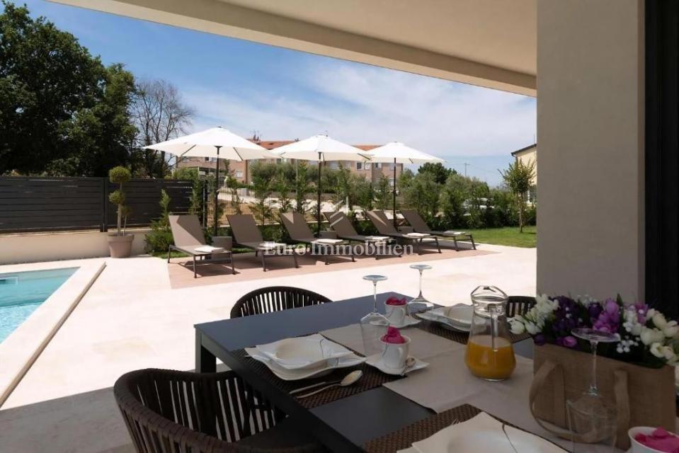 Zona di Parenzo – villa moderna con vista mare