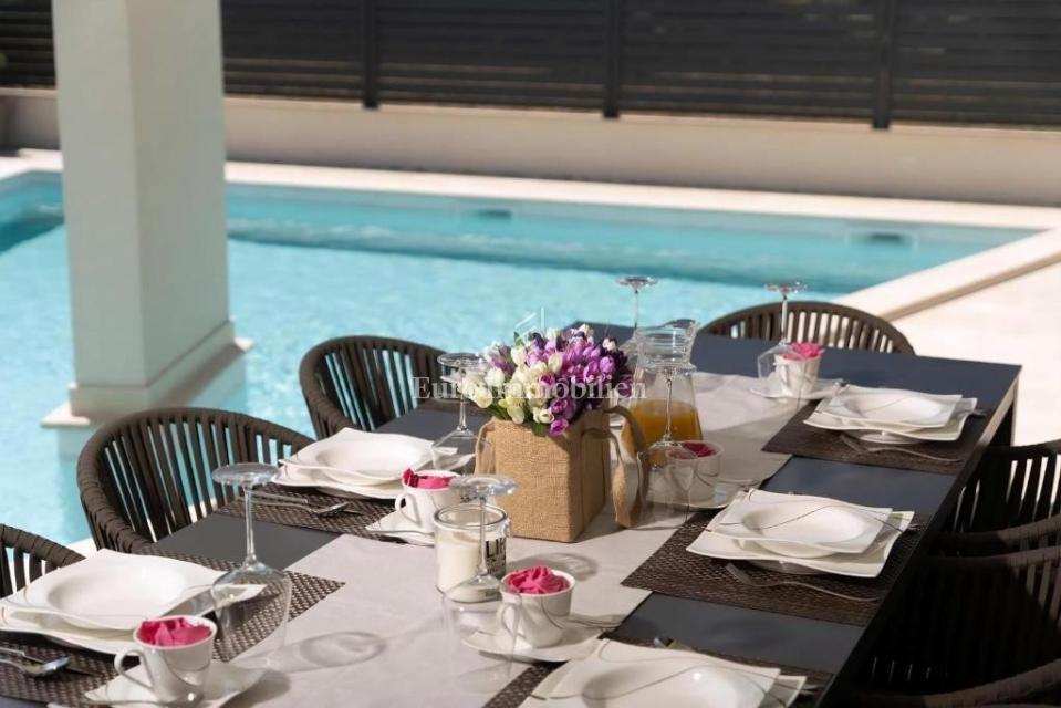 Zona di Parenzo – villa moderna con vista mare