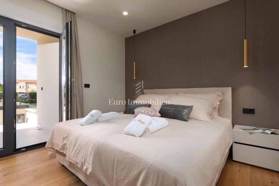 Zona di Parenzo – villa moderna con vista mare