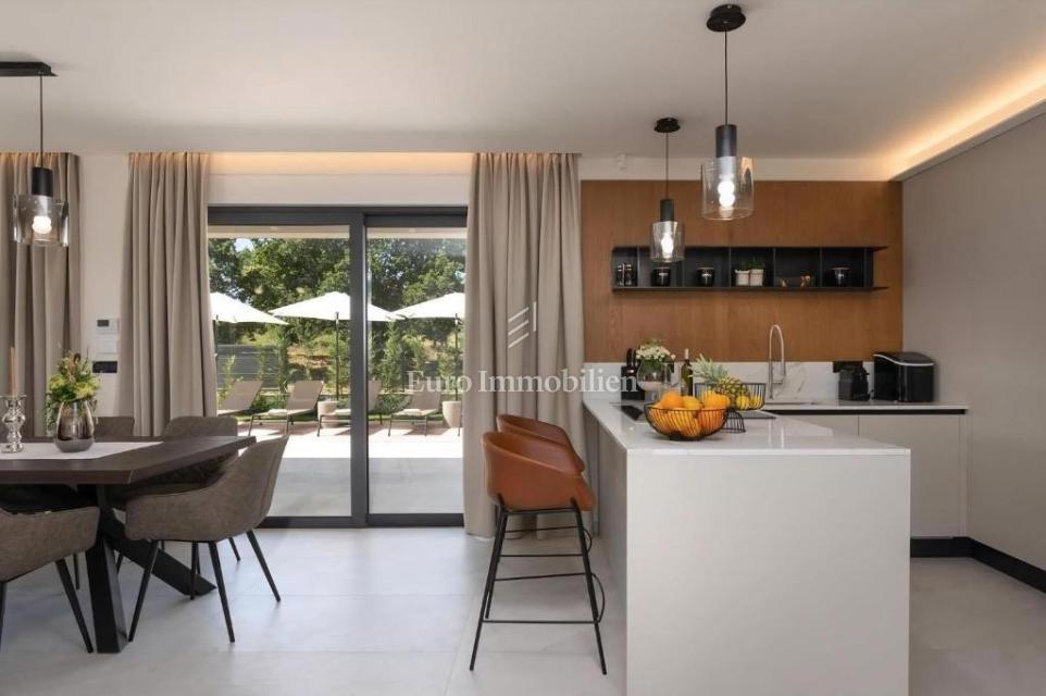 Zona di Parenzo – villa moderna con vista mare