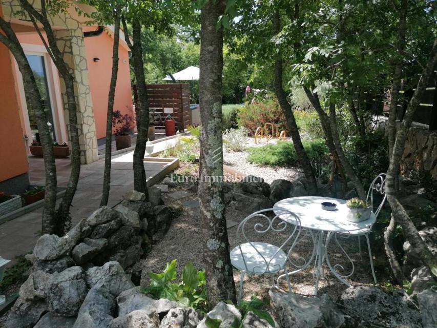 Casa indipendente in campagna con ampio terreno