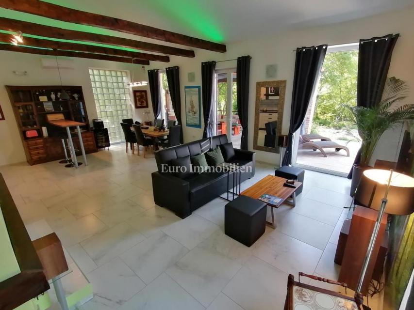 Casa indipendente in campagna con ampio terreno