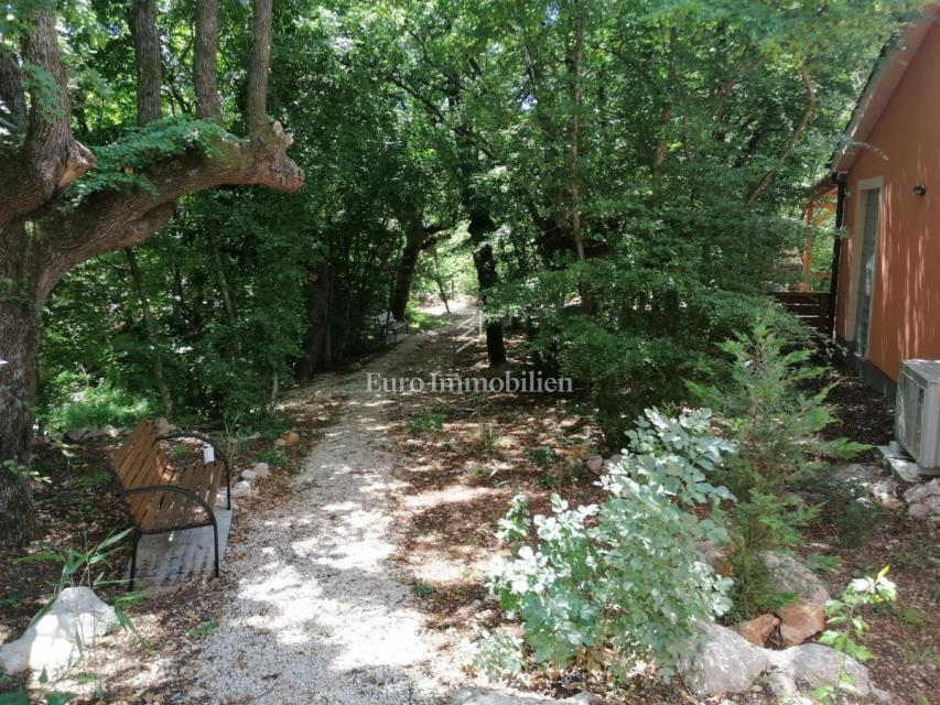 Casa indipendente in campagna con ampio terreno