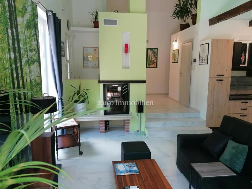 Casa indipendente in campagna con ampio terreno