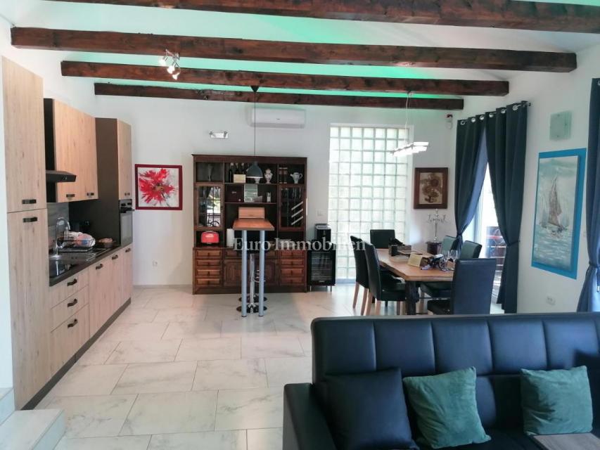 Casa indipendente in campagna con ampio terreno