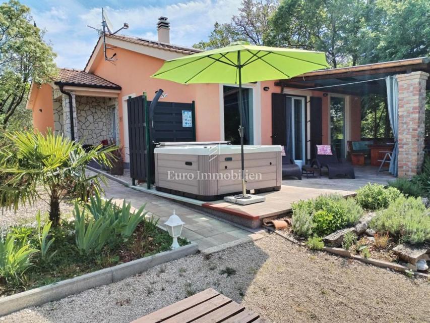 Casa indipendente in campagna con ampio terreno