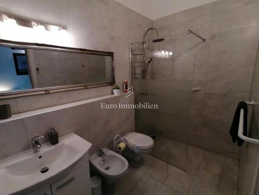 Casa indipendente in campagna con ampio terreno