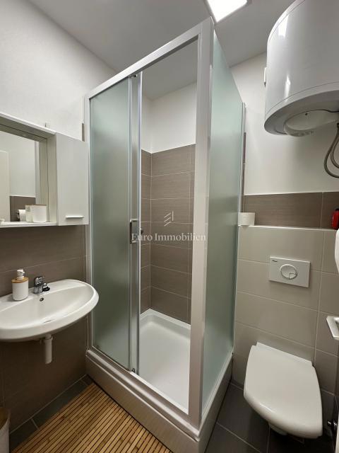 Casa ristrutturata con 5 unità, prima fila sul mare