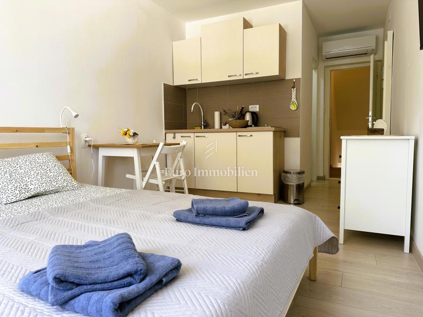 Casa ristrutturata con 5 unità, prima fila sul mare