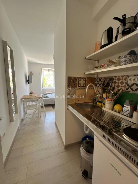 Casa ristrutturata con 5 unità, prima fila sul mare