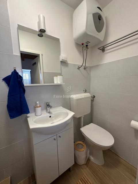 Casa ristrutturata con 5 unità, prima fila sul mare