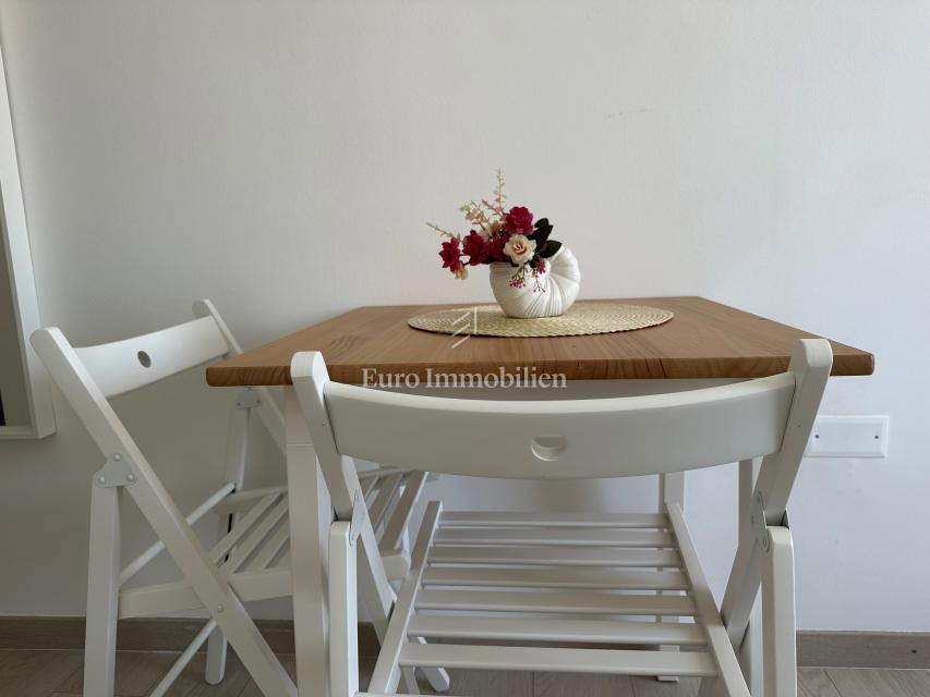 Casa ristrutturata con 5 unità, prima fila sul mare