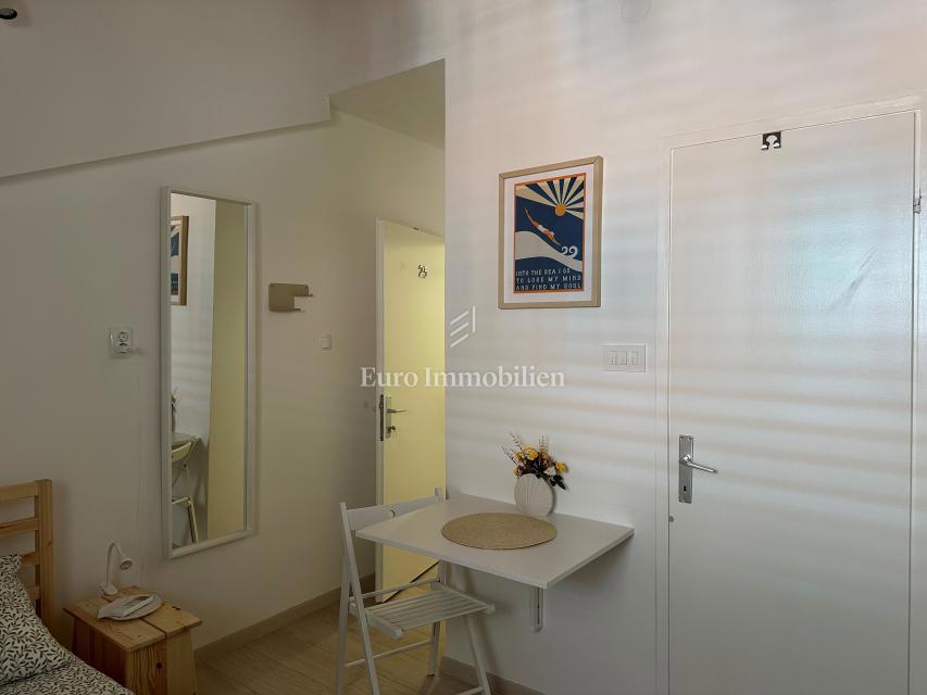 Casa ristrutturata con 5 unità, prima fila sul mare