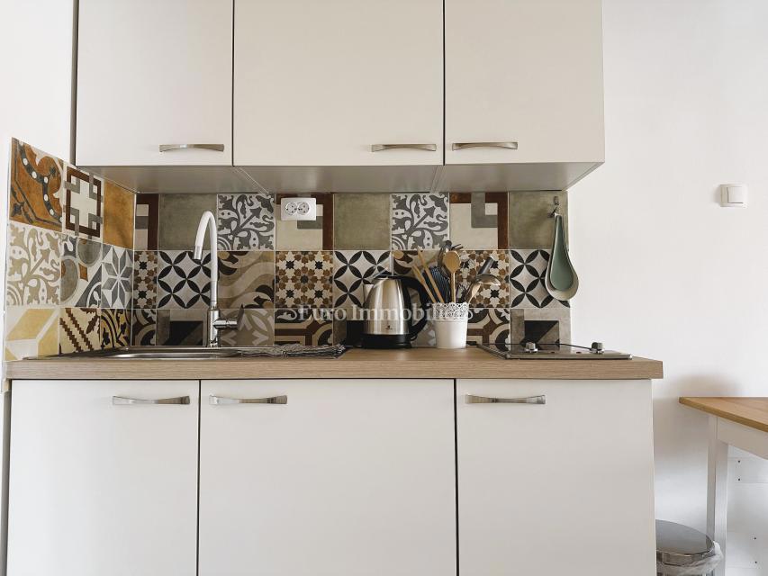 Casa ristrutturata con 5 unità, prima fila sul mare