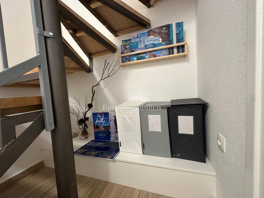 Casa ristrutturata con 5 unità, prima fila sul mare