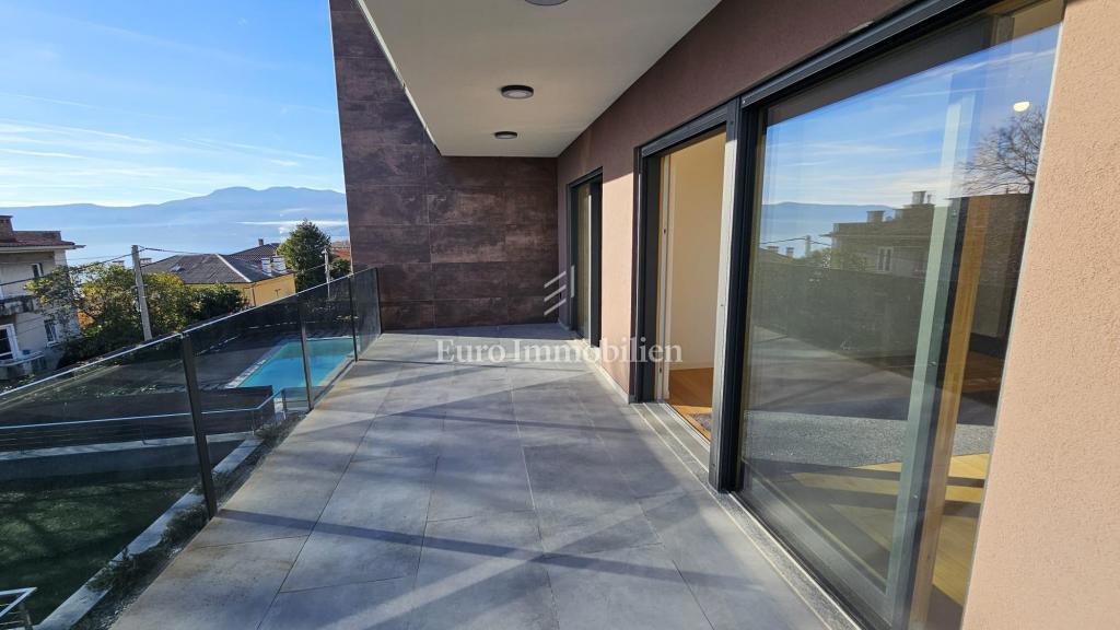 Kantrida - Moderno appartamento con tre camere da letto, due posti auto in garage