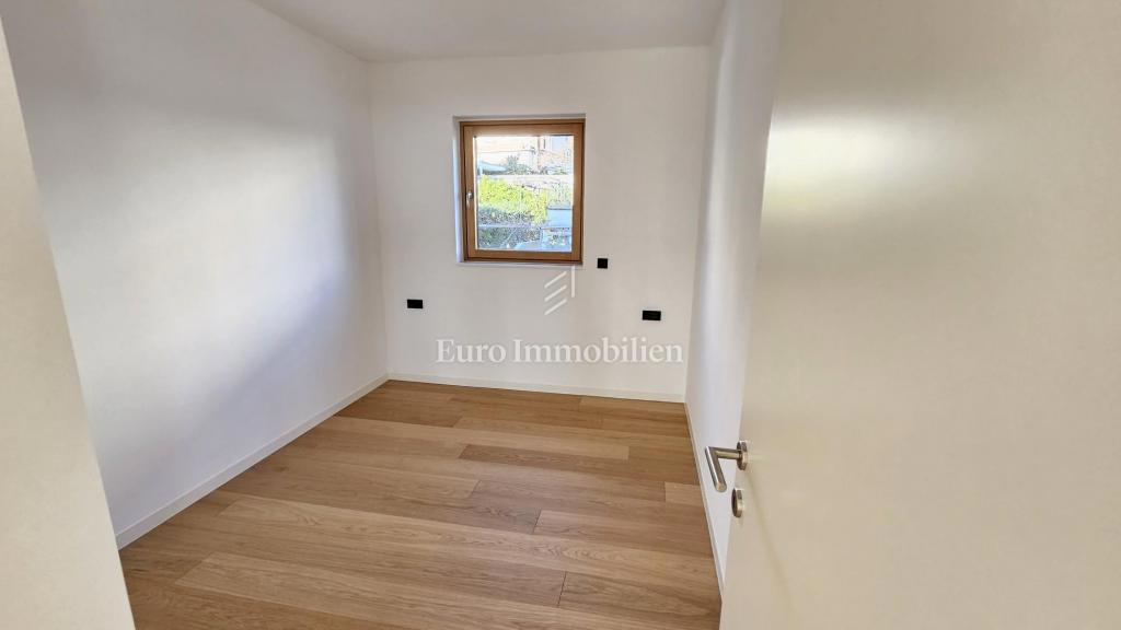 Kantrida - Moderno appartamento con tre camere da letto, due posti auto in garage