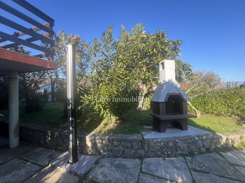 Casa indipendente con terrazza e giardino, Čižići