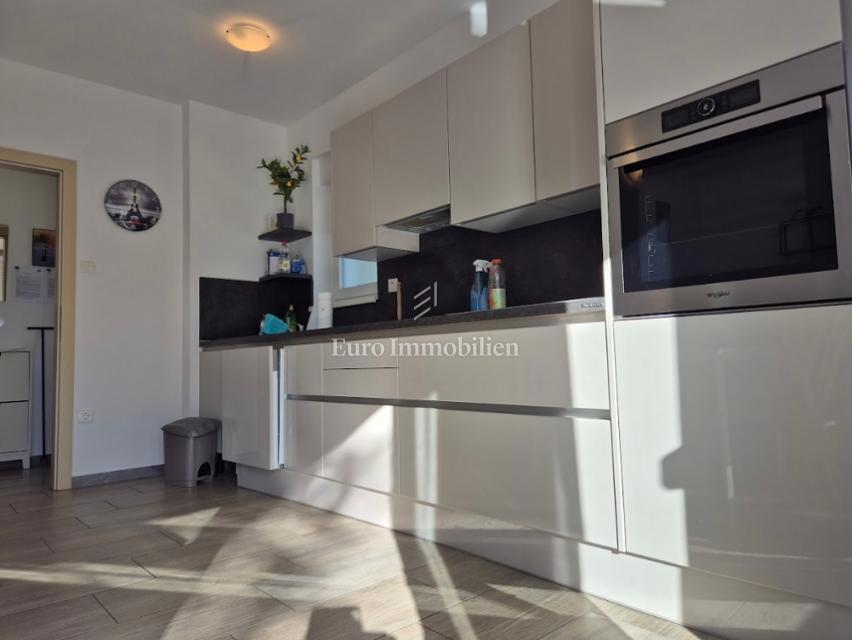 Appartamento bilocale con due terrazze vicino al mare – Novalja