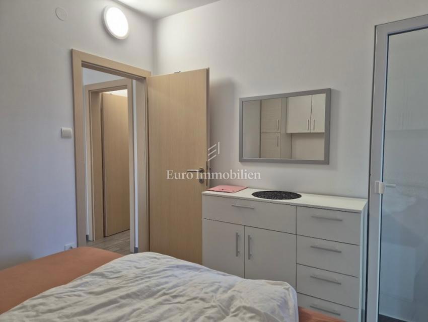 Appartamento bilocale con due terrazze vicino al mare – Novalja