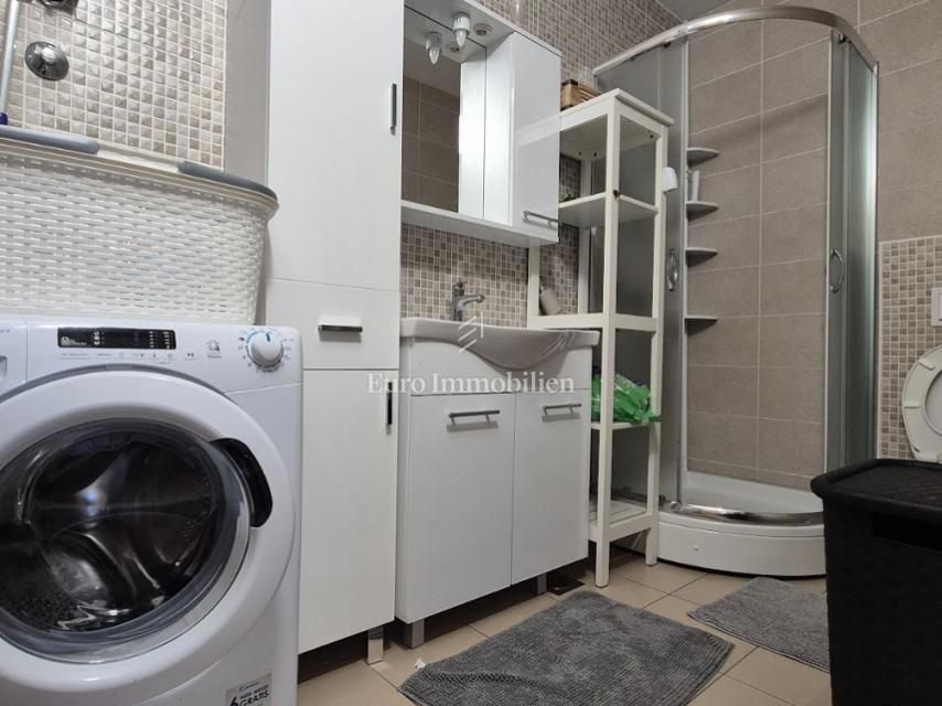 Appartamento bilocale con due terrazze vicino al mare – Novalja