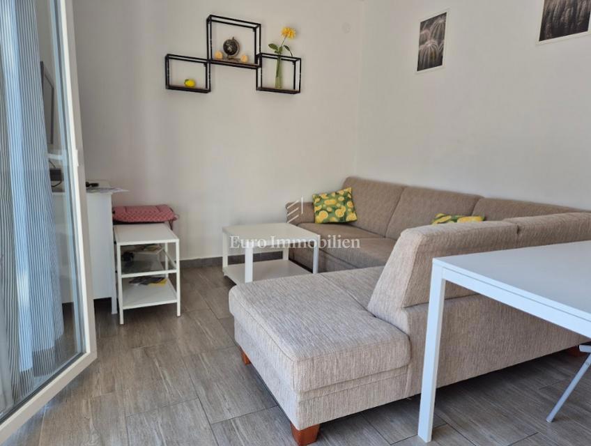 Appartamento bilocale con due terrazze vicino al mare – Novalja