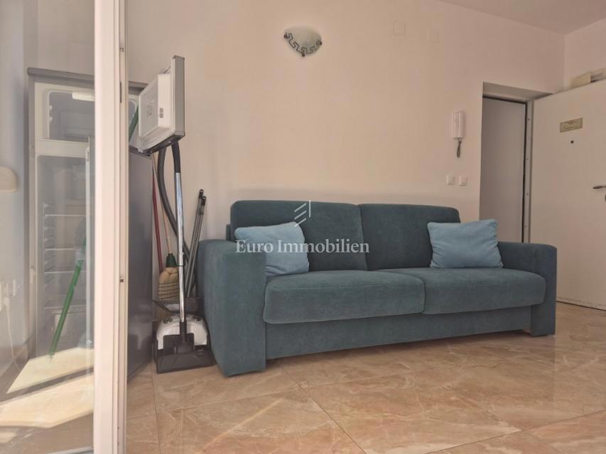 Mandre - appartamento con due terrazze, seconda fila al mare