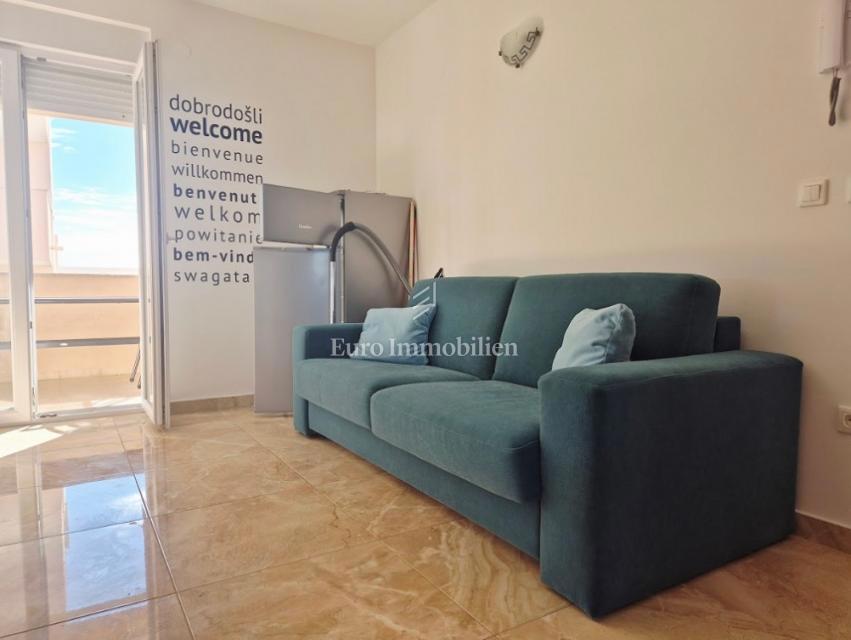 Mandre - appartamento con due terrazze, seconda fila al mare