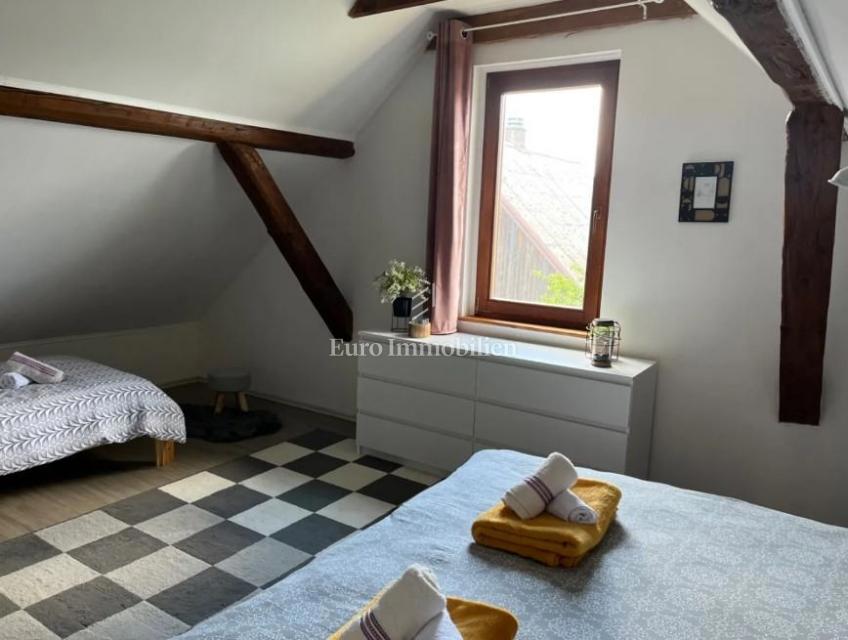 Casa ristrutturata con ampio terreno in zona tranquilla