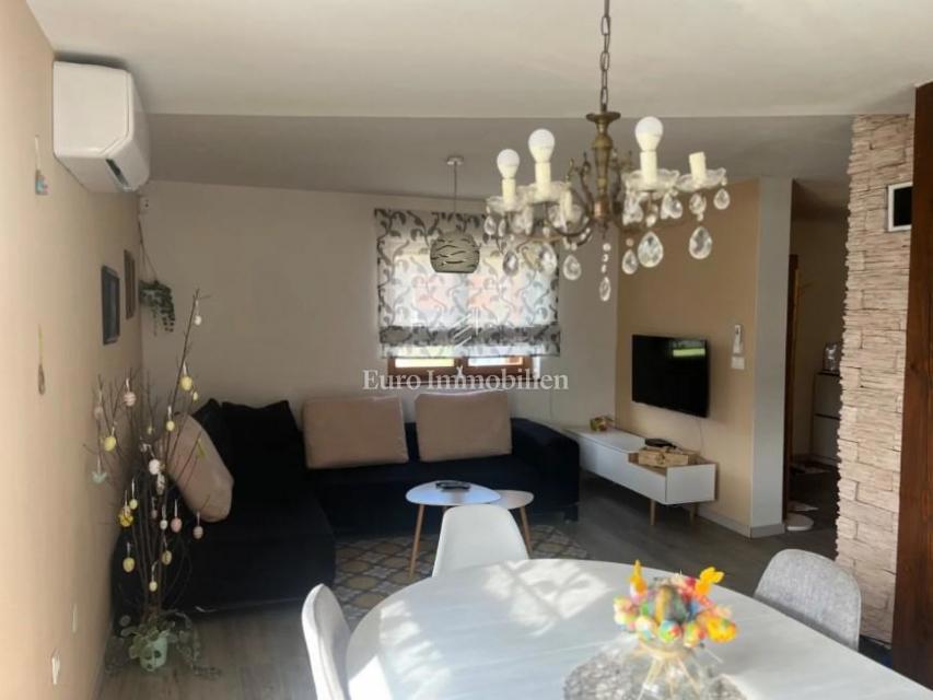 Casa ristrutturata con ampio terreno in zona tranquilla