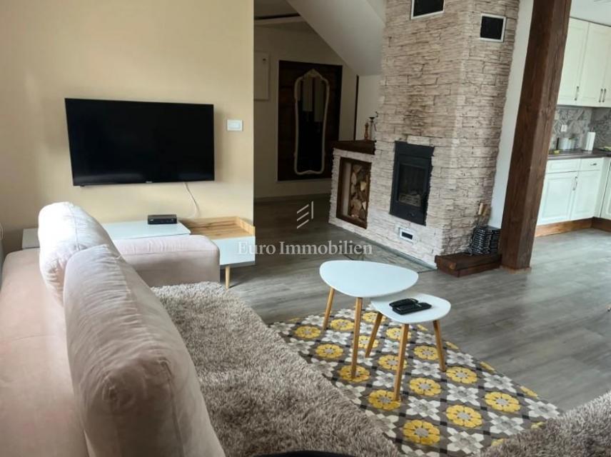 Casa ristrutturata con ampio terreno in zona tranquilla