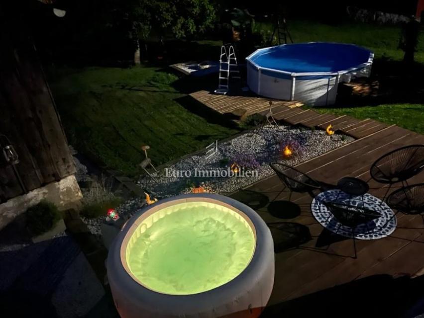 Casa ristrutturata con ampio terreno in zona tranquilla